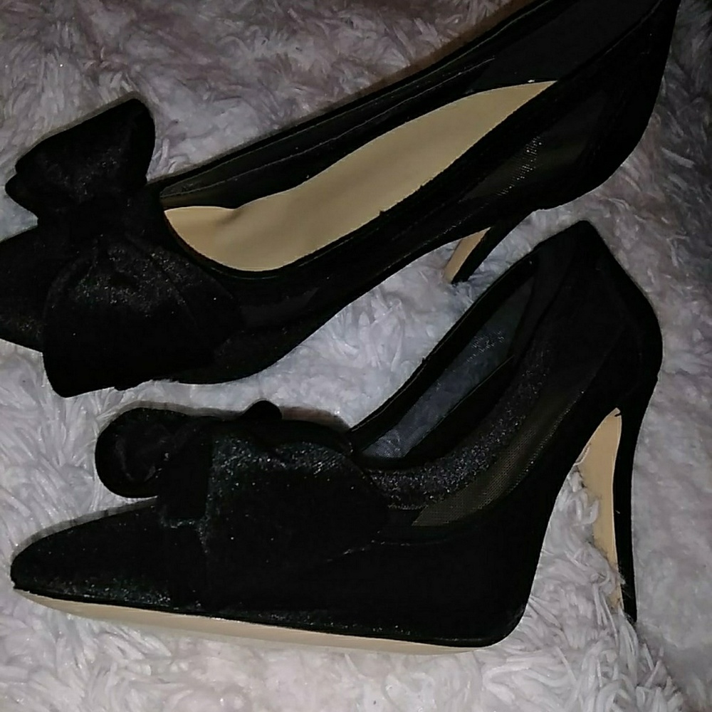 Velvet mesh pumps black